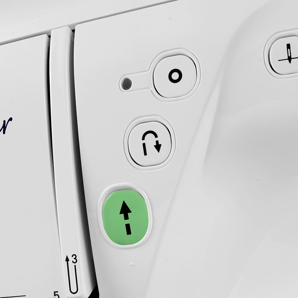 Bro Innov-&iacute;s Pacesetter PS500 Computerized Sewing Machine / Optional Distin Starter Sewing Package